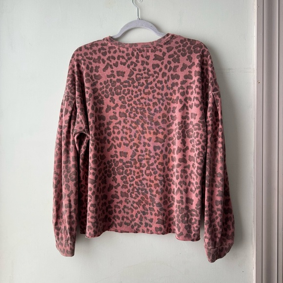 Sundry | Evereve Oversized Muted Pink Leopard Sweatshirt - Picture 10 of 10